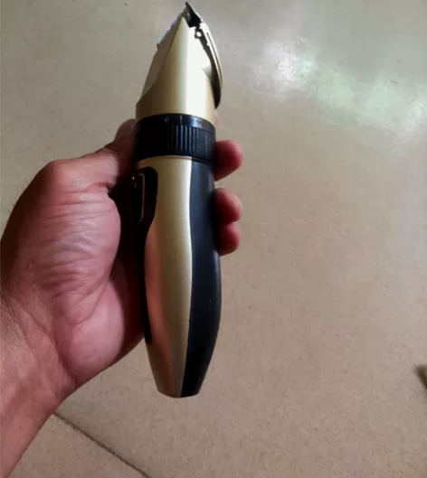 剪头发的理发器，充电进去也可以用，但一会就...