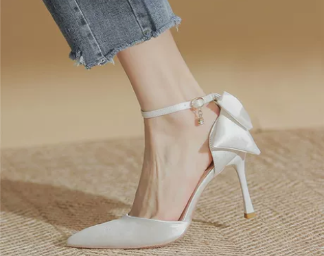 一字扣单鞋婚鞋女新娘鞋绸缎春夏中空白色婚纱...