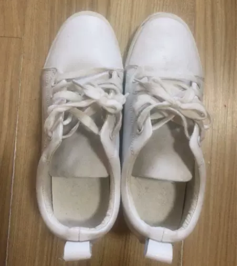 白色内增高鞋，八新。 感兴趣的话点“我想要...