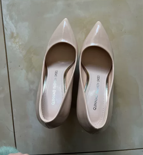 35码，10厘米跟高，2厘米防水台，走路不...