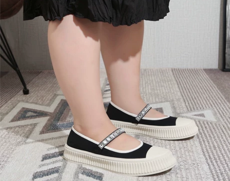 大码加肥加宽女鞋，42码帆布鞋，只适合宽胖...