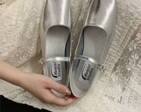 2022年ins气质平底鞋奶奶鞋软底方头银...