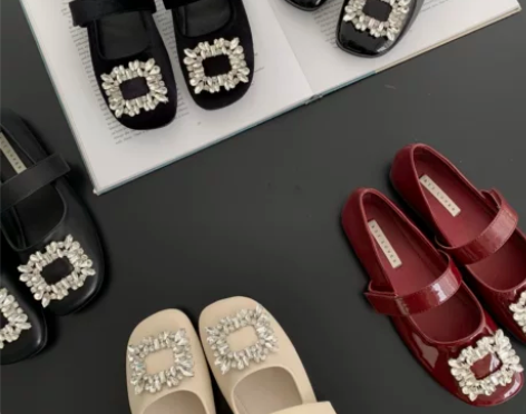 设计感小众水钻方扣玛丽珍鞋2022新款鞋子...