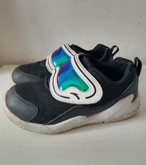 安踏儿童运动鞋。眼镜侠造型。尺码:32。C...