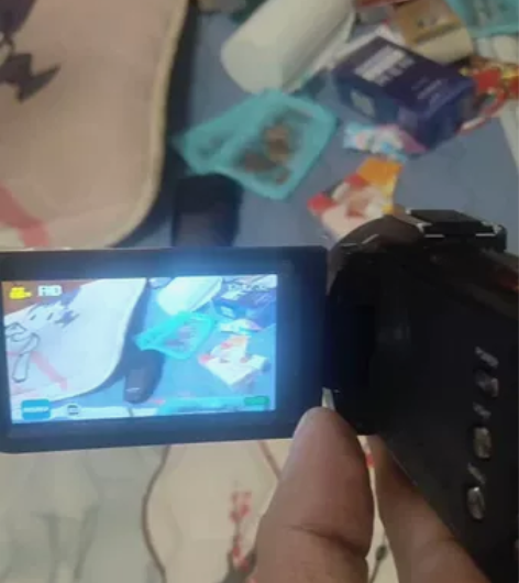 殴达摄像机，一手京东买的。全新带三角支架！...