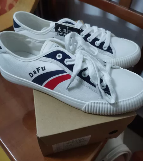 大孚飞跃休闲鞋全新42码 感兴趣的话点“我...