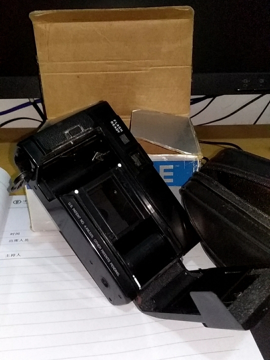 万达傻瓜相机(胶卷相机)，放的久了后面有点...