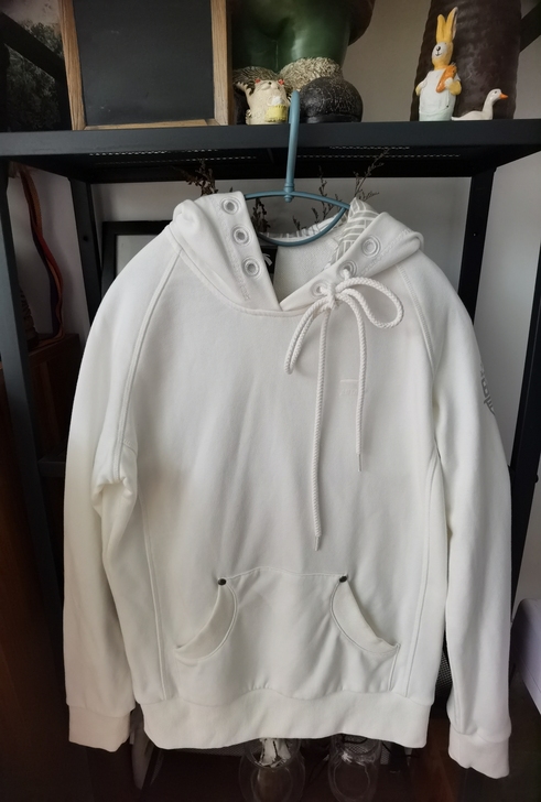 安踏ANTA女款连帽卫衣，帽子绳自己穿。胸...