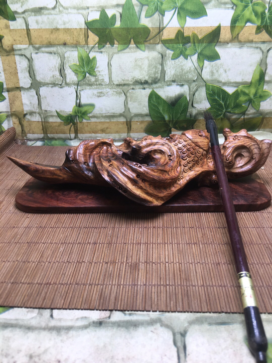 海南黄花梨〈年年有余〉毛笔架，糠梨虎皮纹