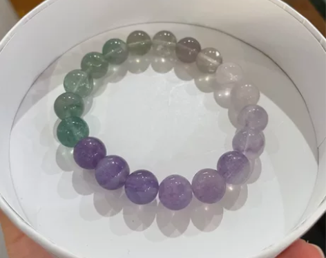 彩萤石,10m左右的样子,全新的,手串太多...