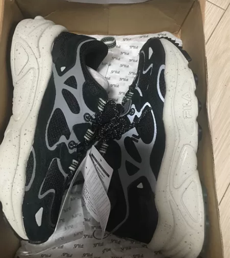 斐乐火星鞋，鞋底就是这样的泼墨底，在淘宝直...