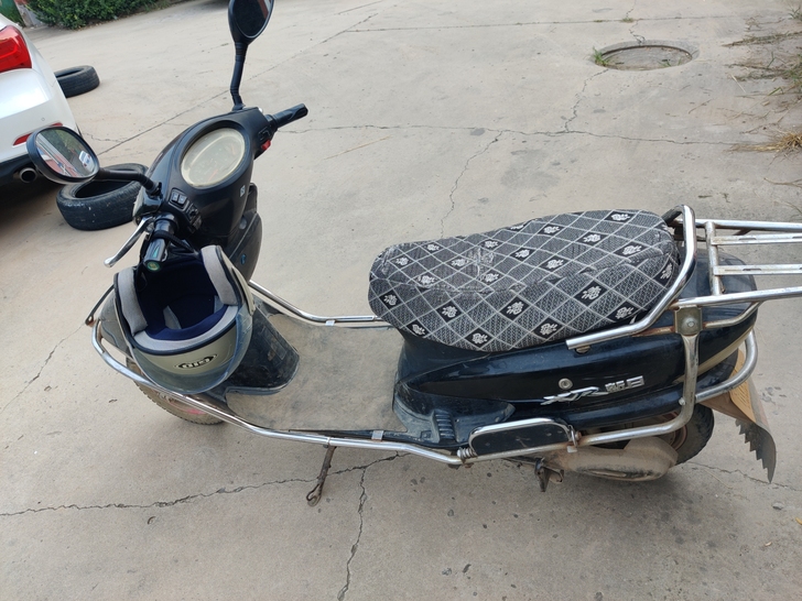 出售新日电动车，5块电瓶，60v，充电一次...