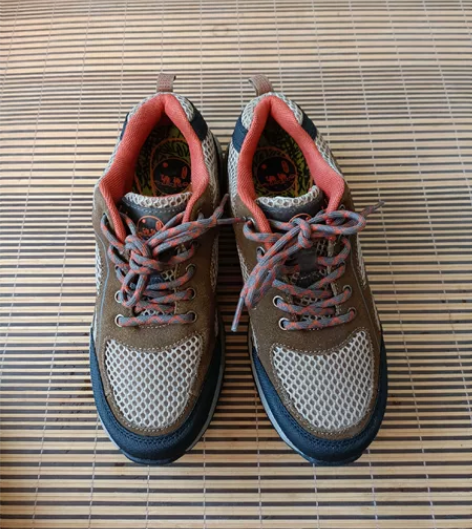 40码骆驼运动鞋 鞋子八成新以上，保证正品...