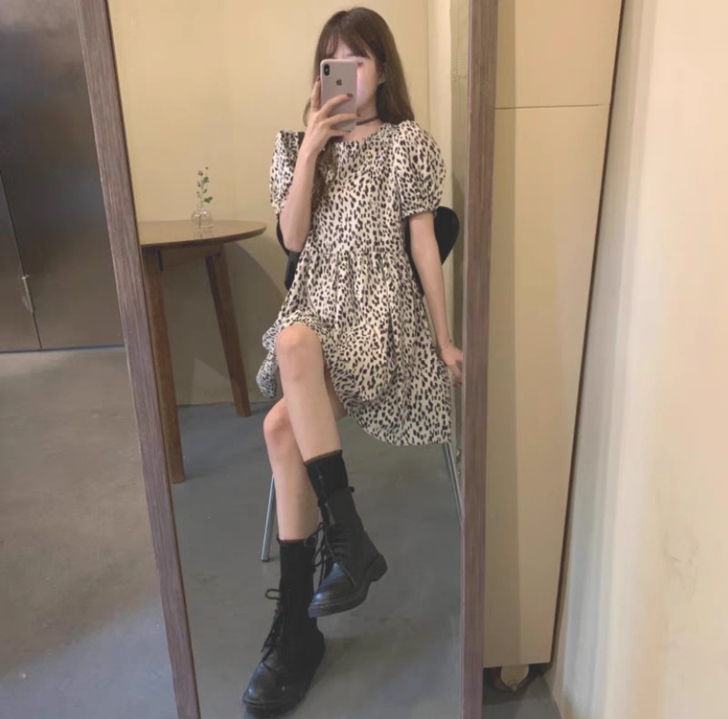 黑白豹纹裙甜辣风可盐可甜炸街裙子女夏泡泡袖...