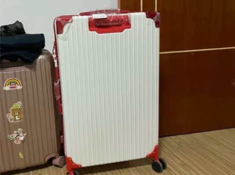 低价处理自用闲置行李箱26寸红白拼色 送箱...