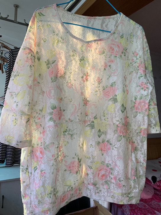 七分袖蕾丝衫蕾丝款七分袖，美美的花形，本人...