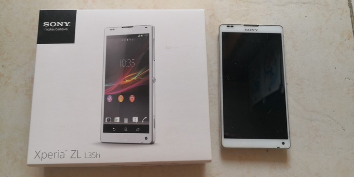 索尼手机，外观六，七成新，型号ZLl35H...