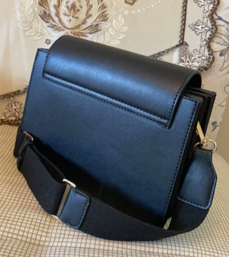 小方包全新！里面夹层好几层～适合休闲又职业...