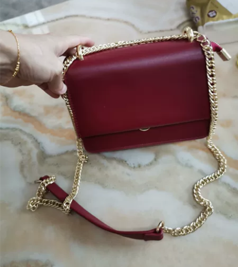 真皮红色小包，可以放置5.5寸手机。 感兴...