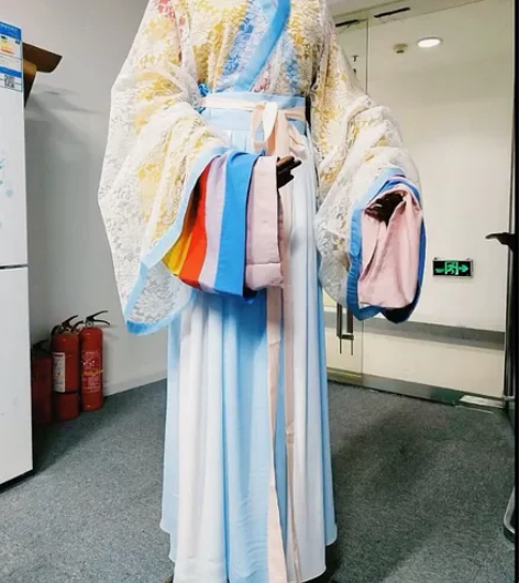 诗迹【天河】魏晋襦裙汉服 由于这家汉服店注...