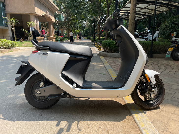 九号电动车e80c带72v50a宁德时代大...