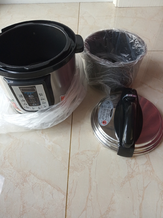 全新半球电压力锅6L，抽奖所得，合适的带走...