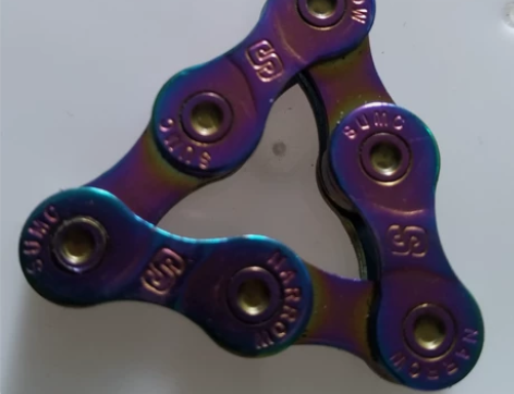 出售  DIY自行车链条吊坠 感兴趣的话点...