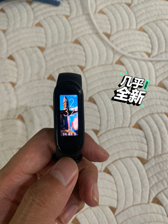 小米5手环，无nfc，只有手环和充电线了。