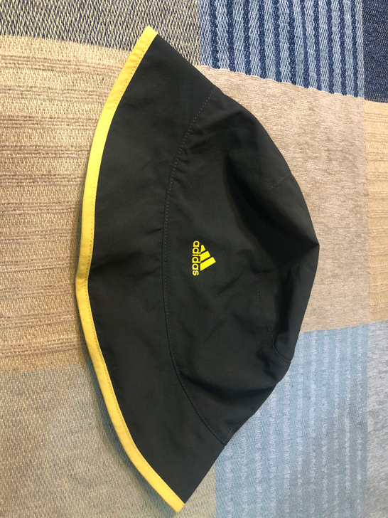 复古  adidas渔夫帽   里面是网眼...