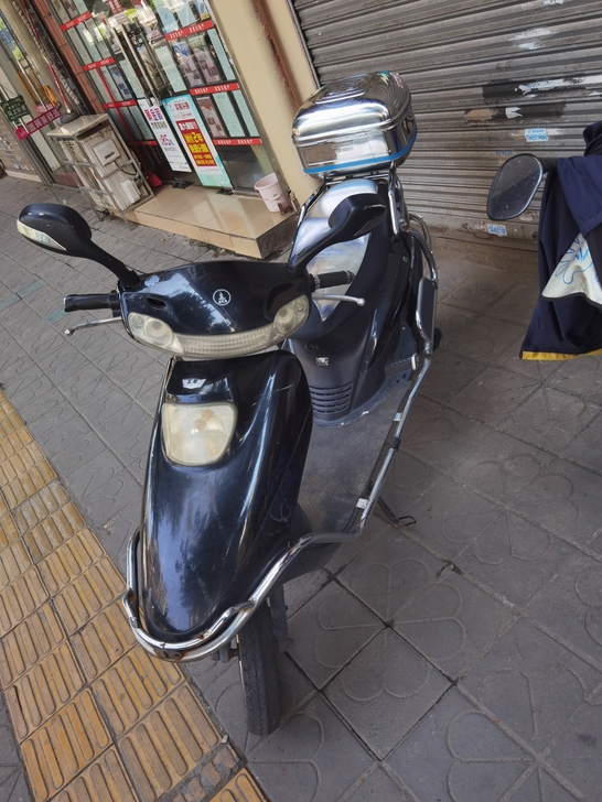 五羊72伏电动车,电池使用一年,现时可跑5...