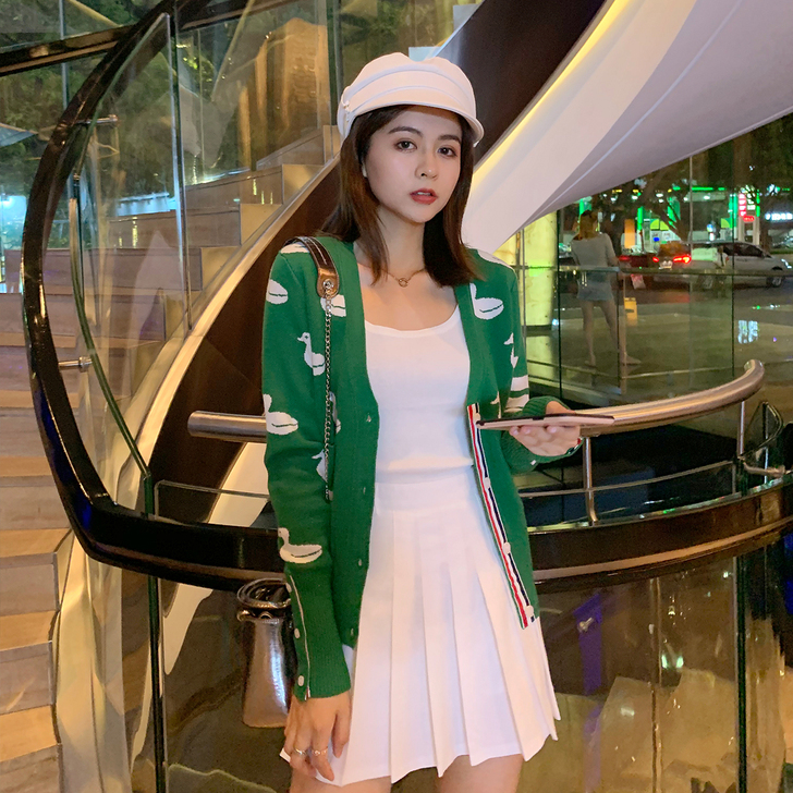 牛油果绿色网红tb针织开衫小鸭子提花毛衣羊...