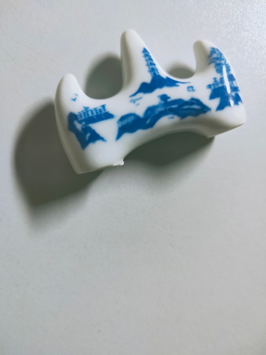 毛笔架，山水青花瓷