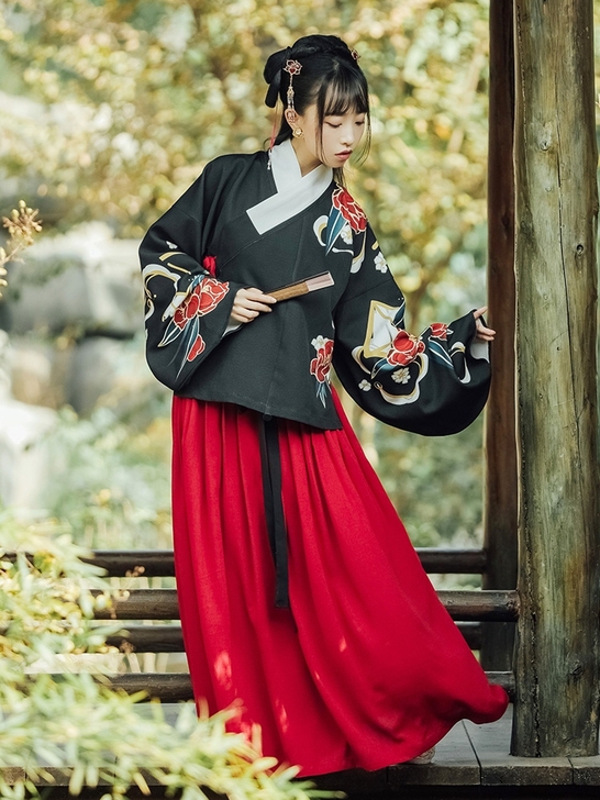 【十三余 小豆蔻儿】[东风一梦] 印花短袄...