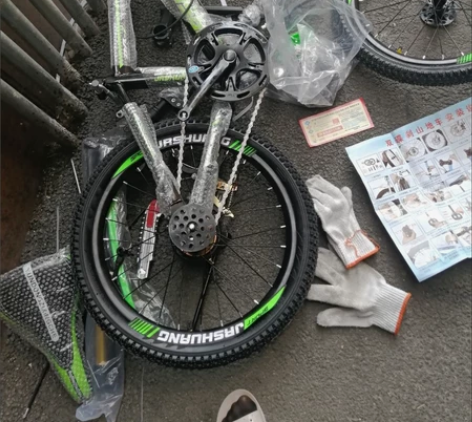 山地车，宝贝的生日礼物。处理了，仓库搬迁了...