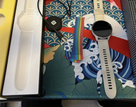 小米手表color运动版，自用的，配件都在...