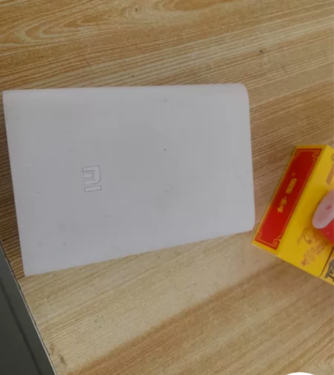 出一个小米充电宝,买回来用不上,小物件,别...