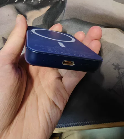 可以给iPhone手机充电的磁吸充电宝，也...