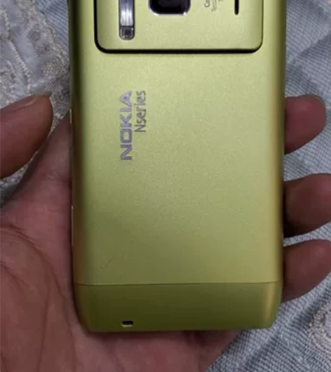 诺基亚N8，成色非常好，几乎全新，1200...