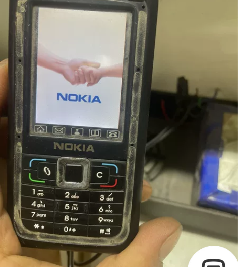 诺基亚e90手机可以开机  内外屏完好  ...