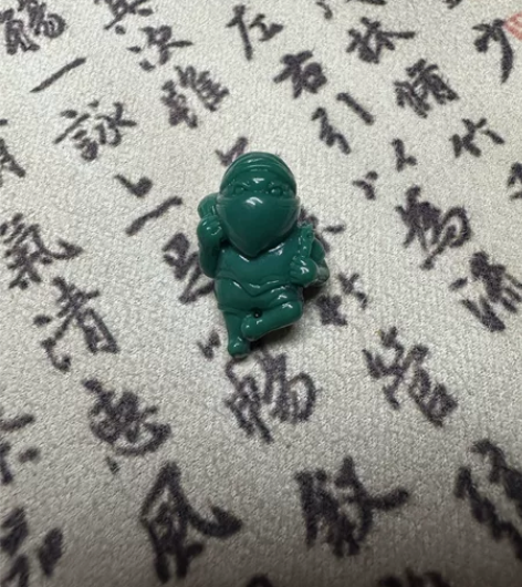 罗老师工作室定制的,地狱色绿松石雕刻件。克...