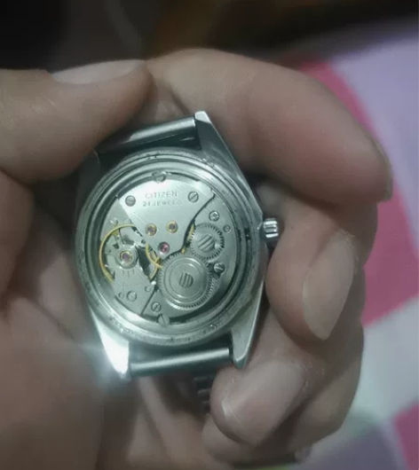 西铁城手表,晃一晃会走两下,就不走了,表链...