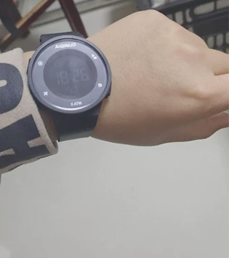 低价出售了 带了一天 算 全新的 ...