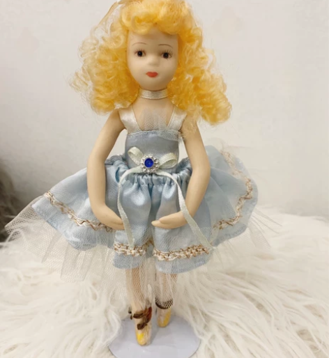 全瓷小娃娃芭蕾舞带铁支架 古董娃娃不完美哈