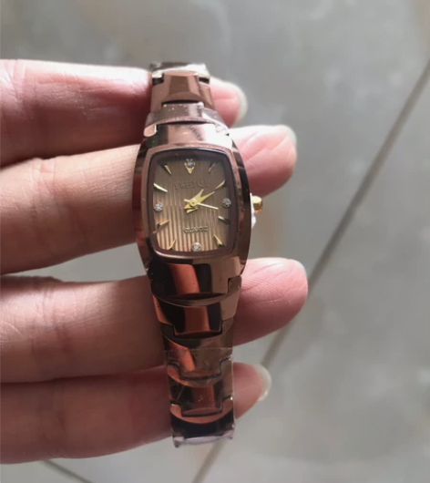 钨钢女士石英手表特价处理 感兴趣的话点“我...