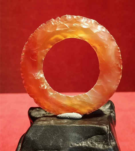 石器时代敲击玛瑙环 直径5.2厘米环宽1...