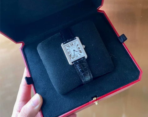 卡地亚坦克系列石英女士腕表，小号坦克后钻升...