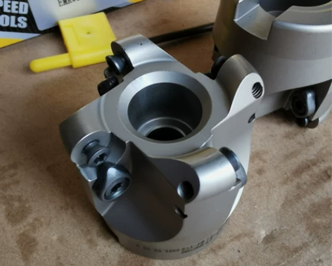 全新进口6R圆鼻铣刀盘！直径50的 60元...