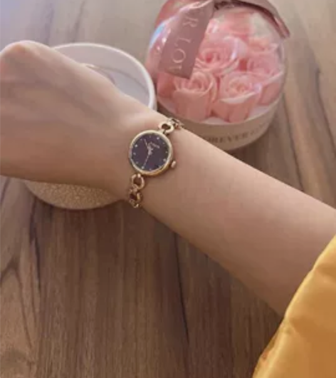 手表女小众轻奢夏季女生潮小表盘高级感小巧女...