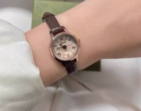 女士手表小巧轻奢小众小表盘文艺ins风简约...