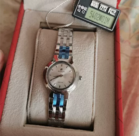 罗西尼女士手表 全新未使用 别人送的 不知...